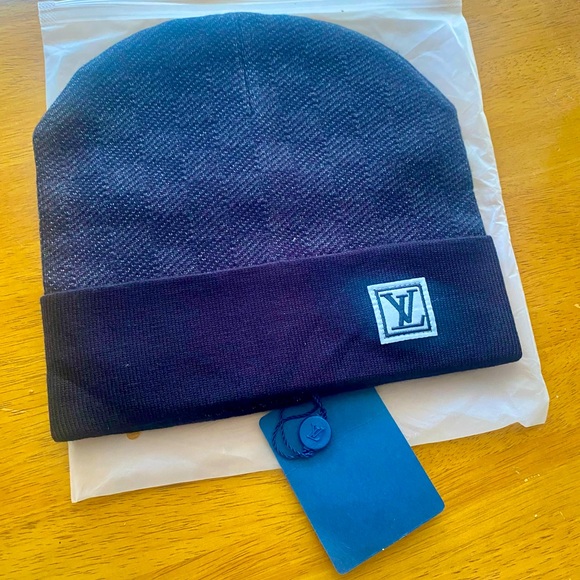 Lv monogram balck and grey checkered beanie.new - Picture 3 of 6